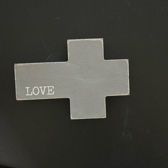 Small Wooden Grey Distressed Cross Decor with 'Love' Inscription - Picture 1 of 7